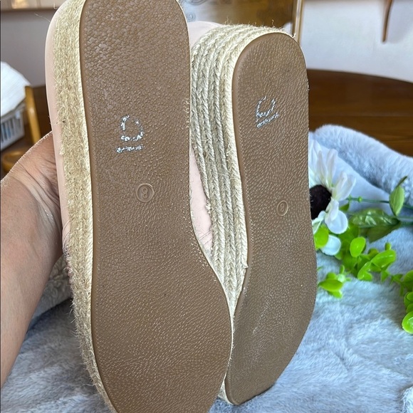 Chic Nude Espadrilles with Sparkling Accents - Picture 7 of 8